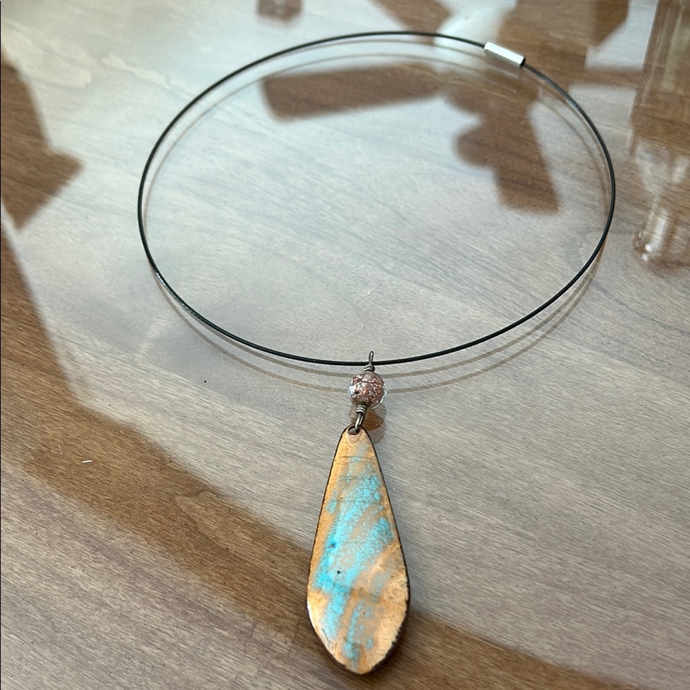 Elegant Blue and Gold Pendant Necklace
